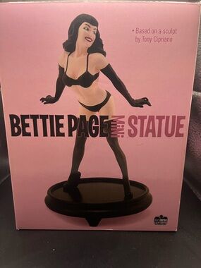 Bettie Page Mini Statue - Black & Nude Pin-Up Figurine